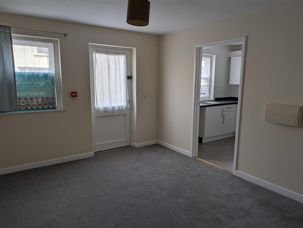 2 Laws Street, Pembroke Dock (PLFM 23G)